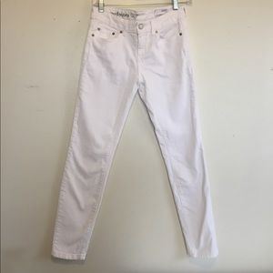 Vineyard Vines white jeans